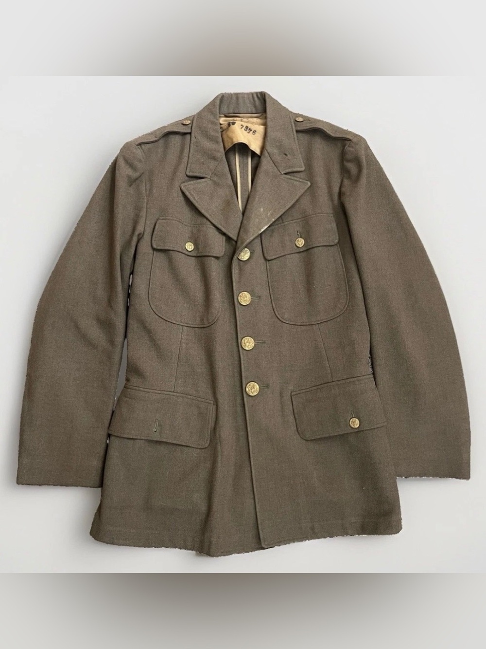 WWII US Army Enlisted Service Coat 
Artillery M1938 Men’sSize 37S Brass Buttons